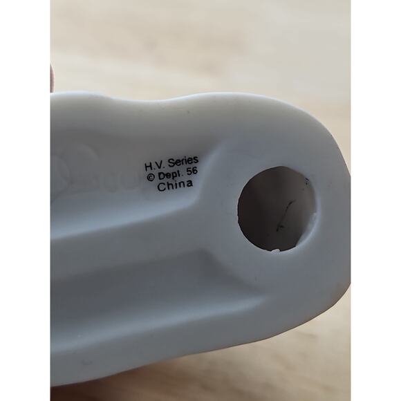 Dept 56 A Christmas Carol Reading by Charles Dickens Set of 4 No. 58403 - Picture 10 of 16